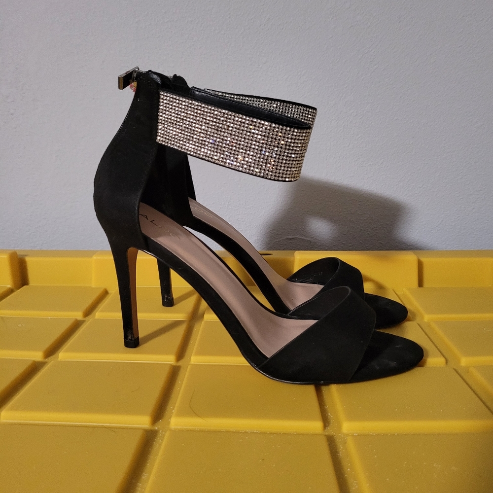 ALDO Rhinestone Thick Strap Size 9